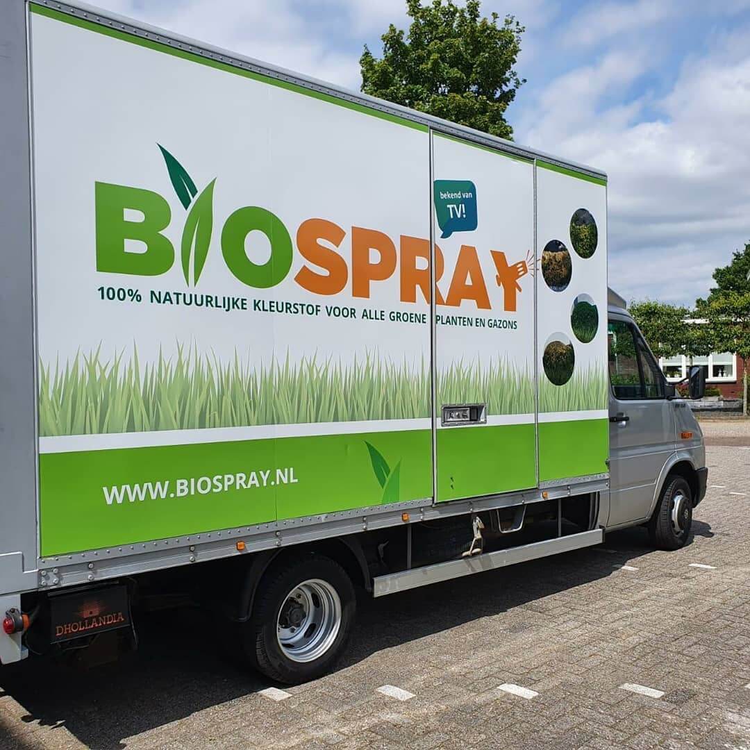 Ontwerp belettering bus Biospray zijaanzicht